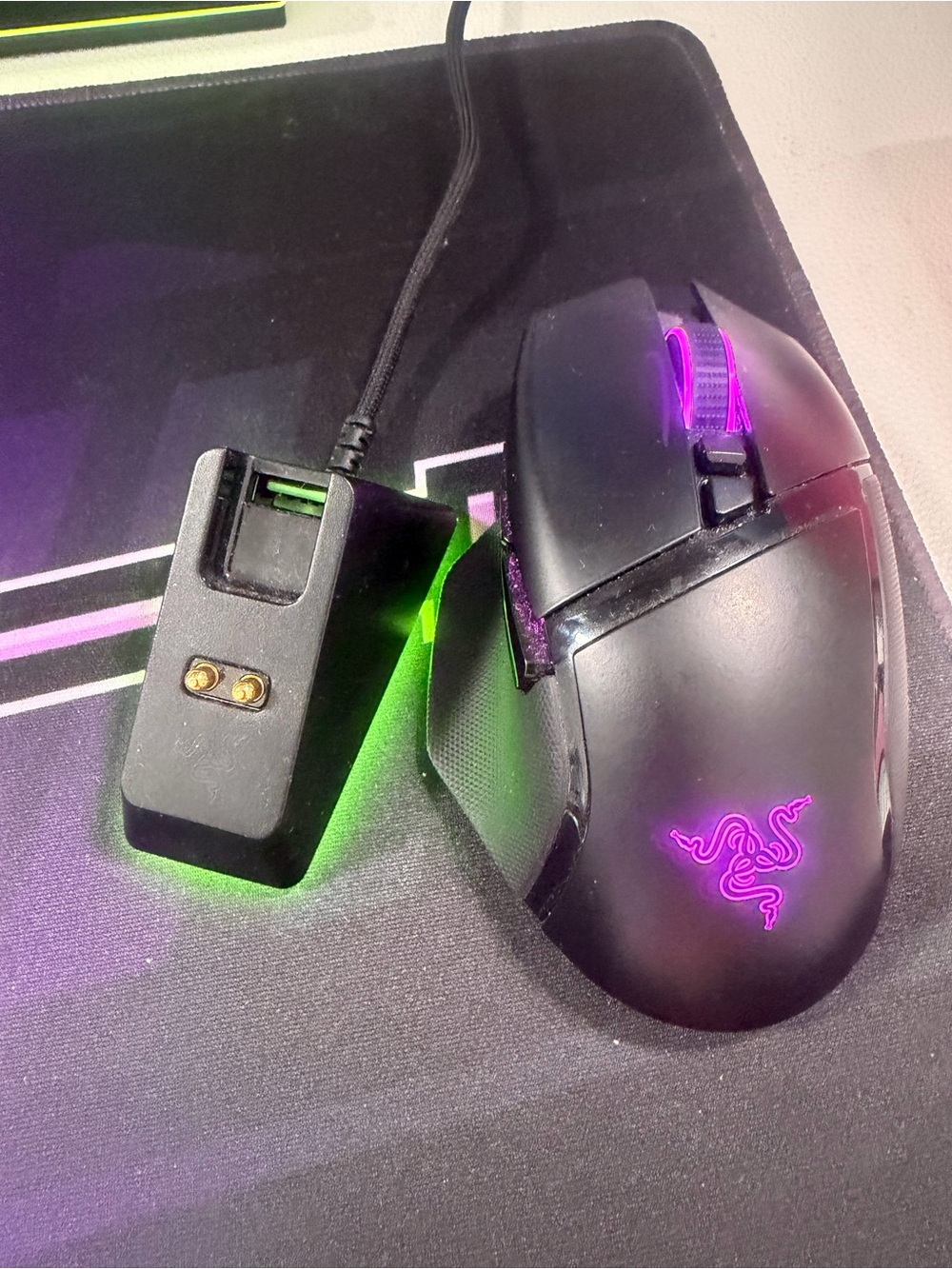 Razer basilisk wireless gaming mouse with charging dock